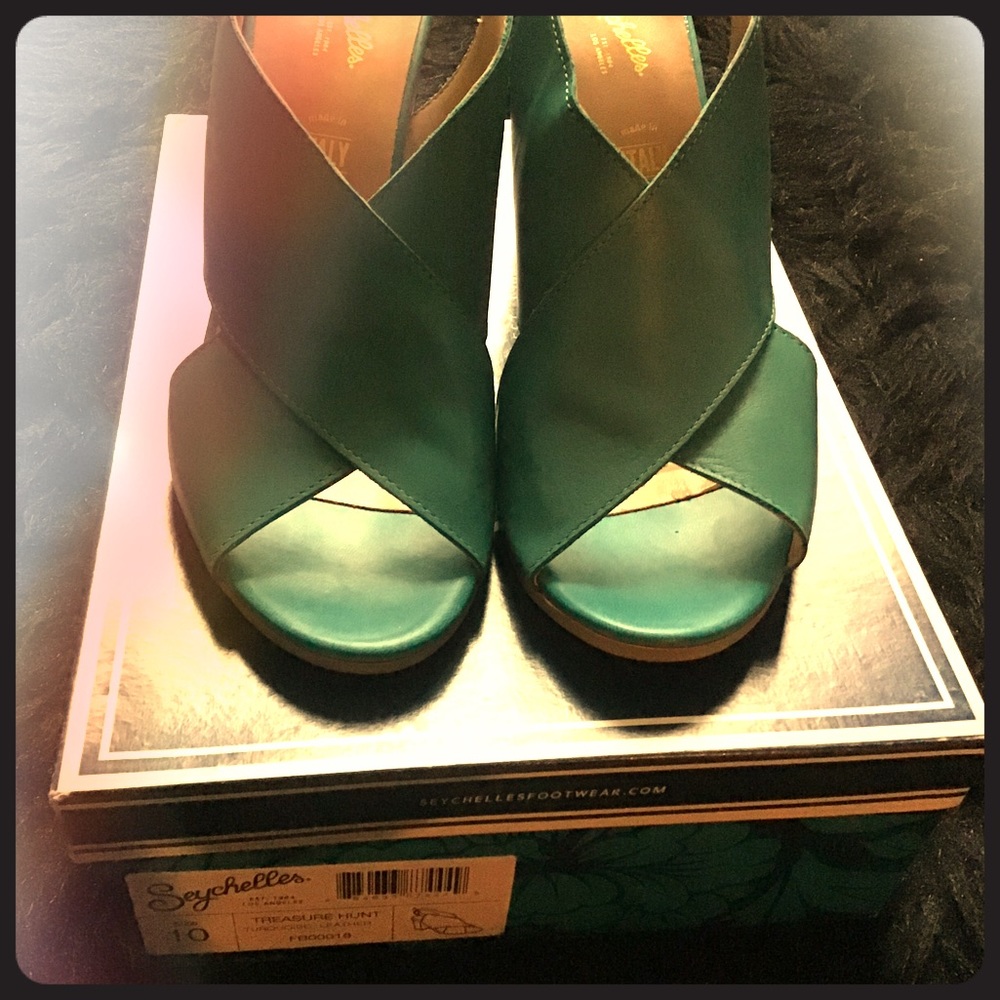 Seychelles treasure hunt sandals